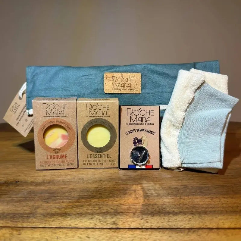 trousse verte avec savon et gant de toilette