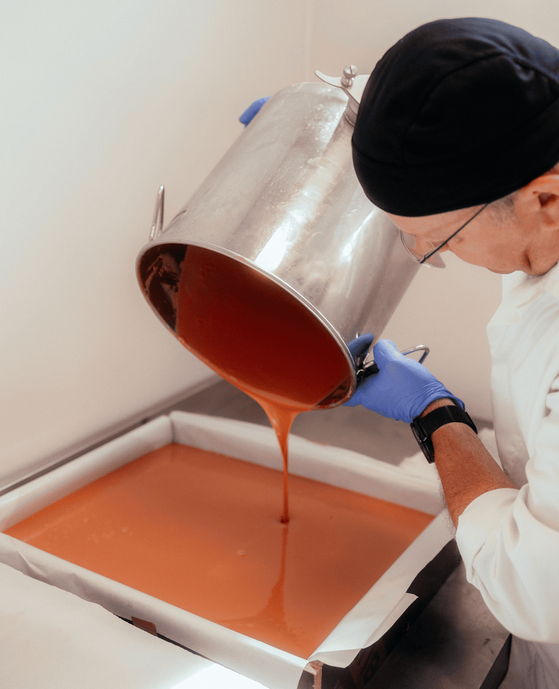 Former pour mieux fabriquer : Pourquoi nous avons choisi de développer un savoir-faire artisanal en interne